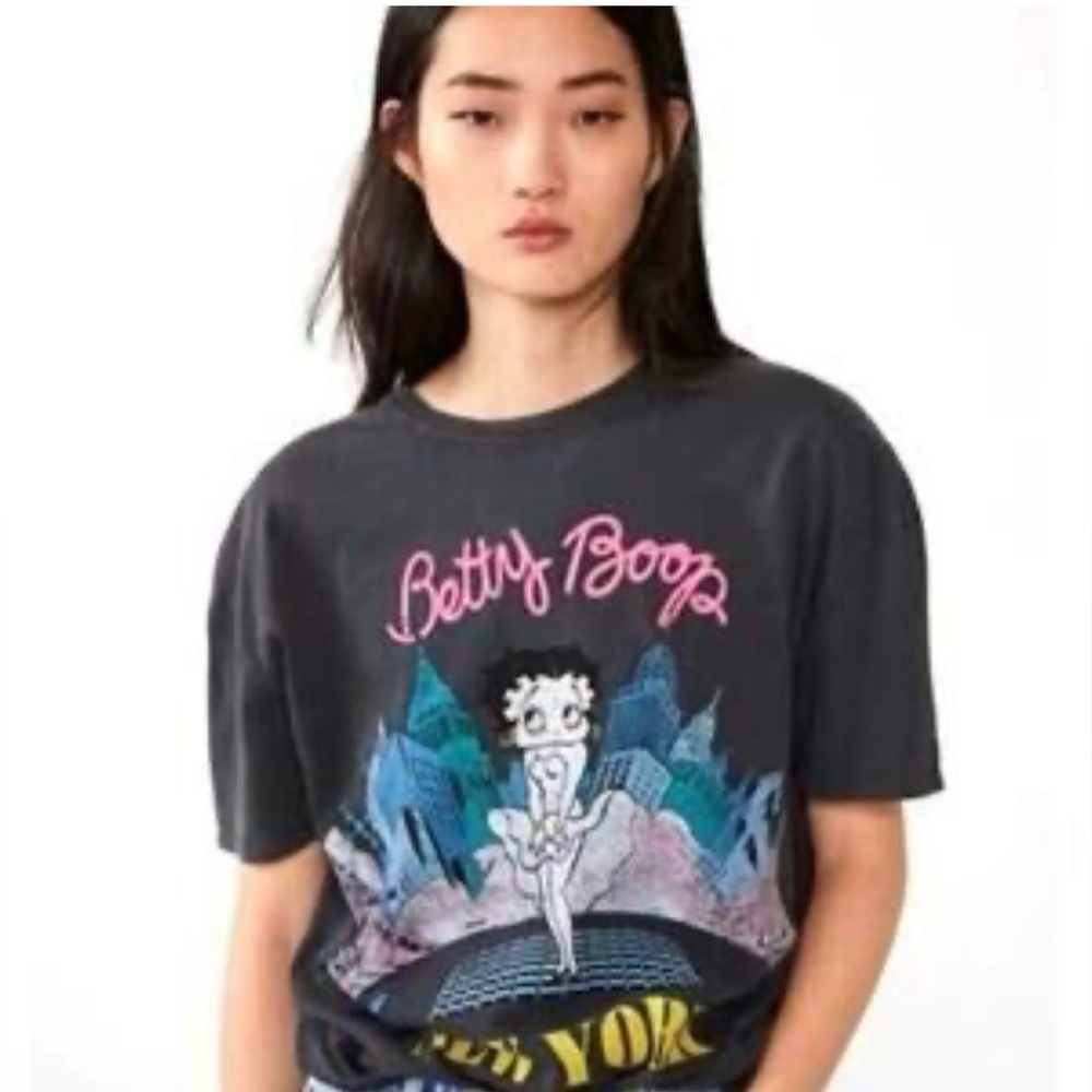 Zara Black Short Sleeve Tee with Graphic Design - Picture 1 of 6